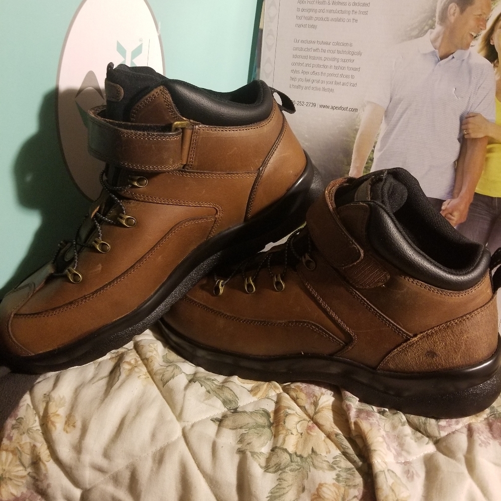 Mens Apex Hiking Boots
